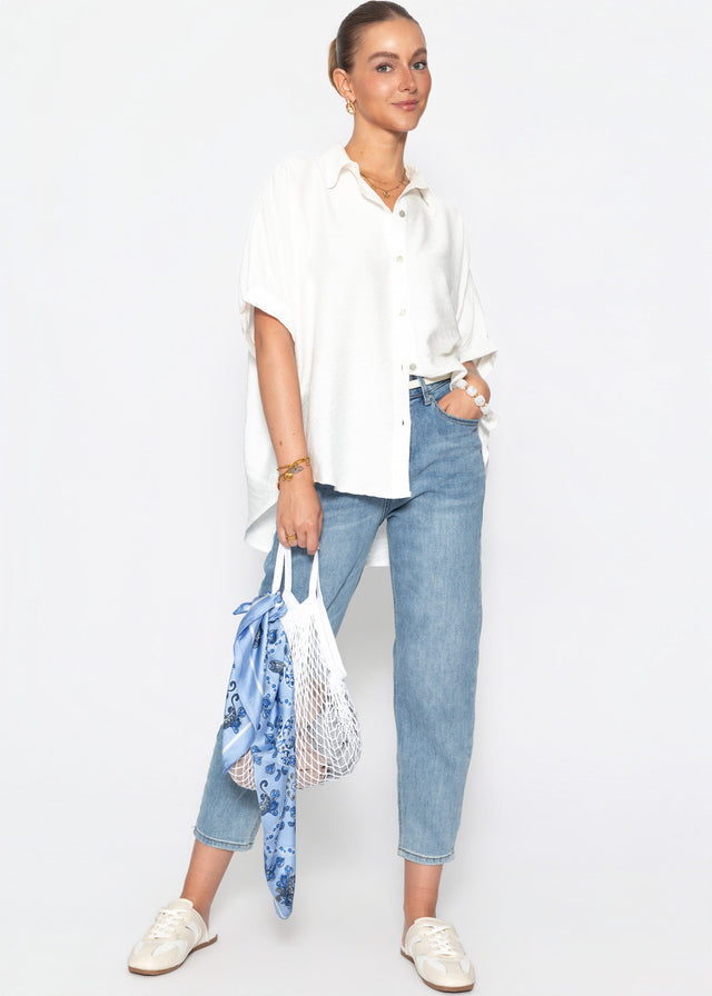 Short-sleeved shirt in an oversized fit - white