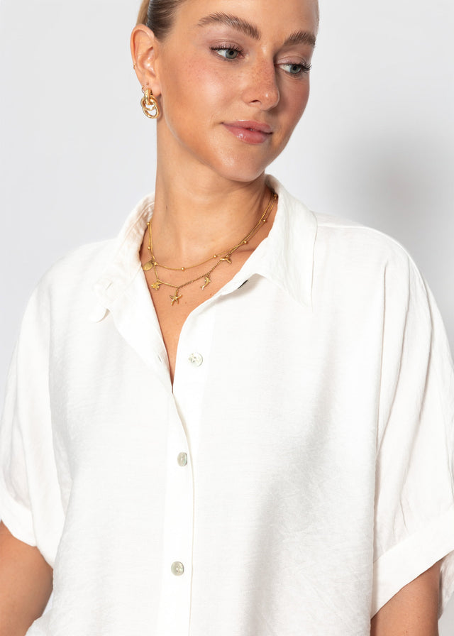 Short-sleeved shirt in an oversized fit - white
