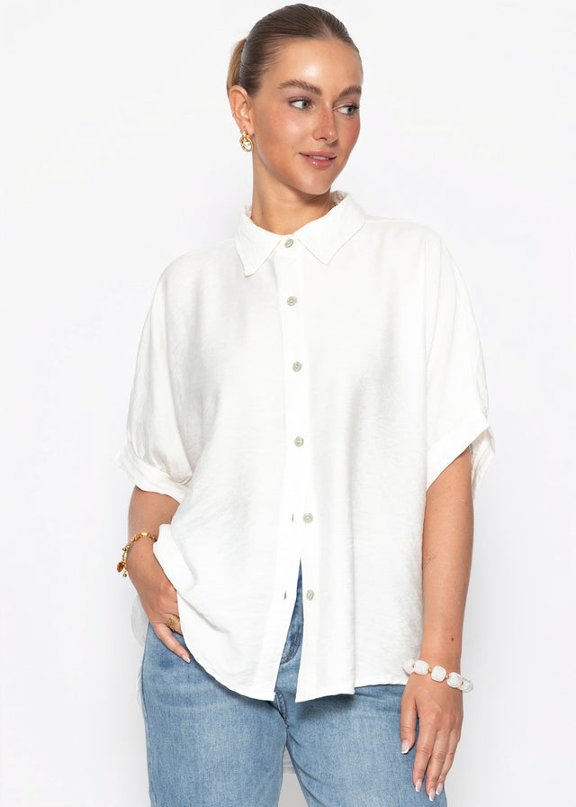 Short-sleeved shirt in an oversized fit - white