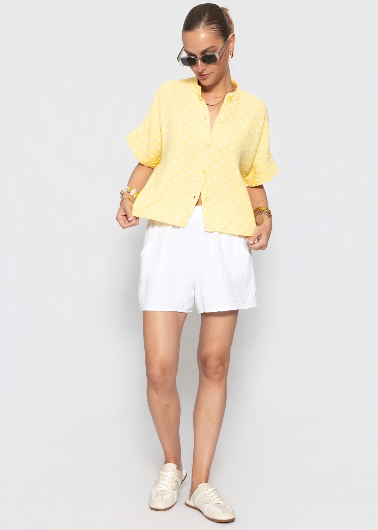 Kurzarm Musselin Bluse mit Punkten - gelb