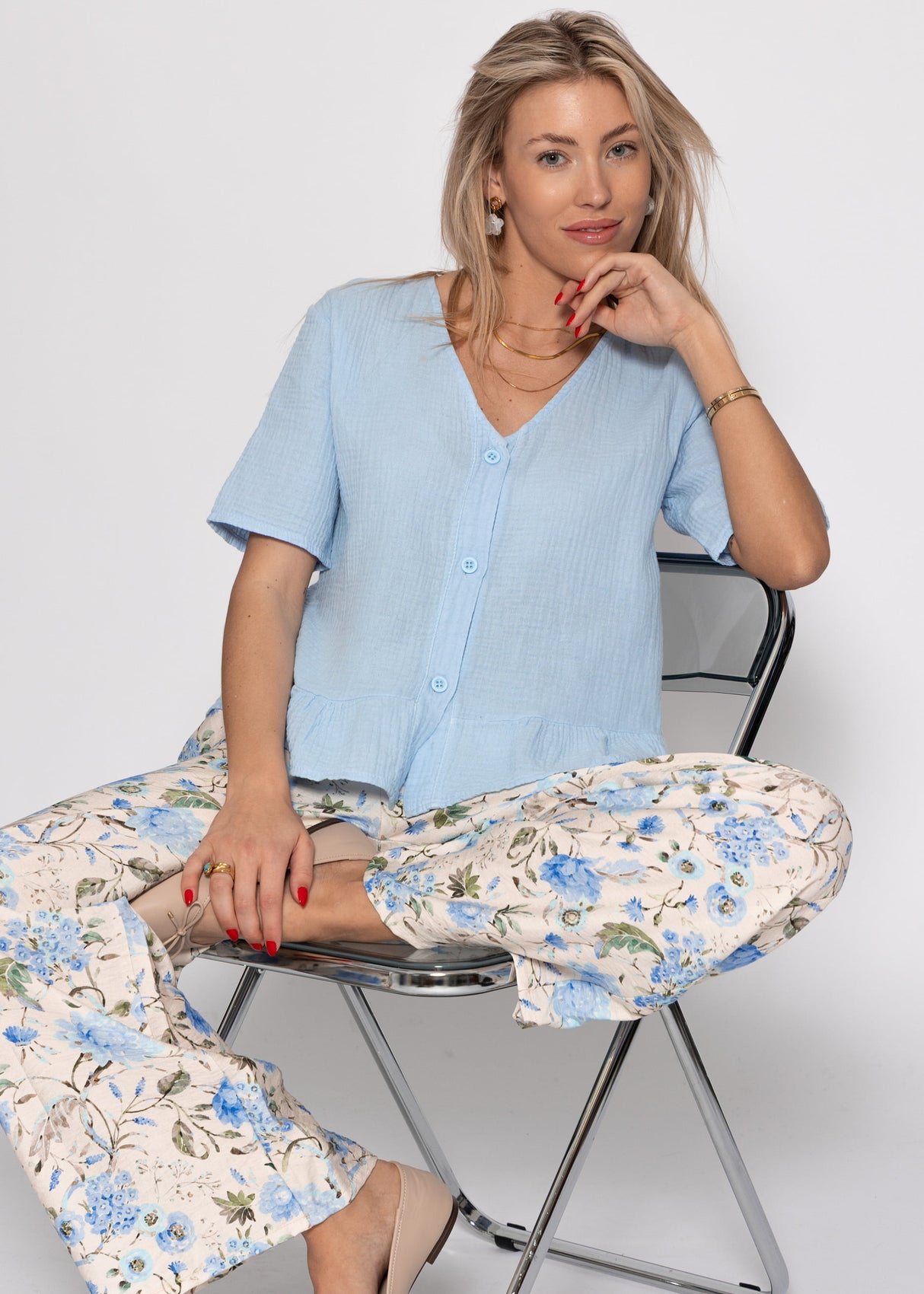 Kurzarm Musselin Bluse mit Volants - hellblau