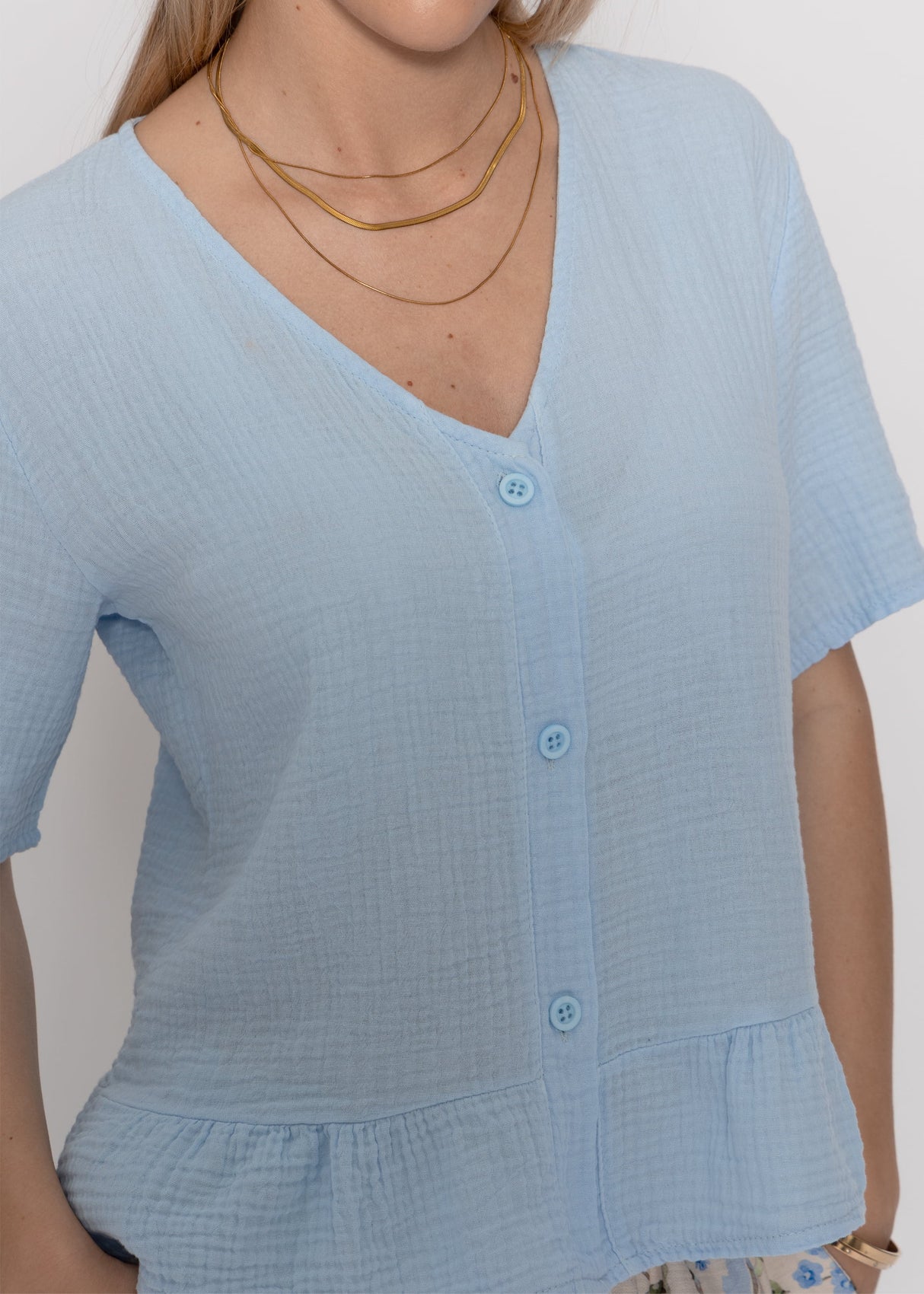 Kurzarm Musselin Bluse mit Volants - hellblau