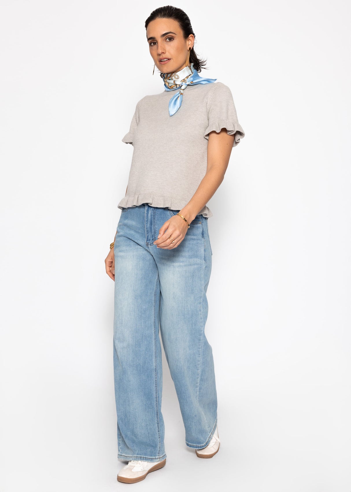 Short-sleeved sweater with ruffles - taupe