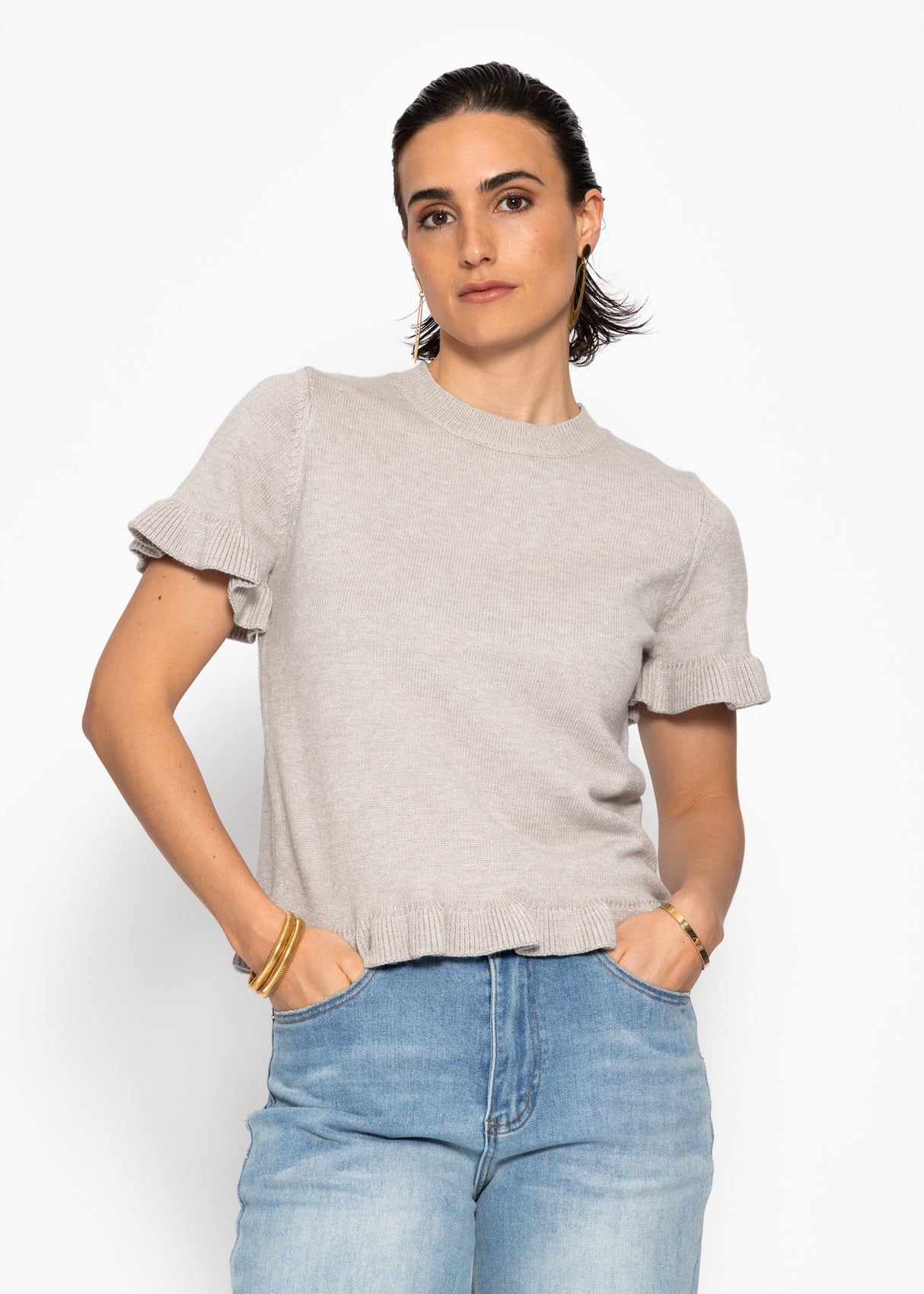 Short-sleeved sweater with ruffles - taupe