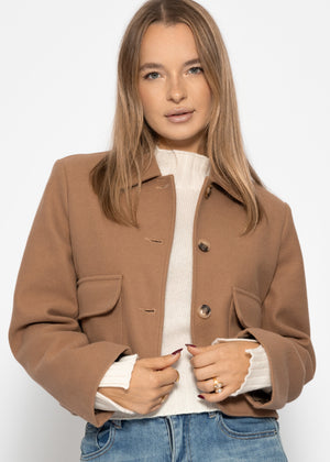 Kurze Jacke mit aufgesetzten Taschen - camel
