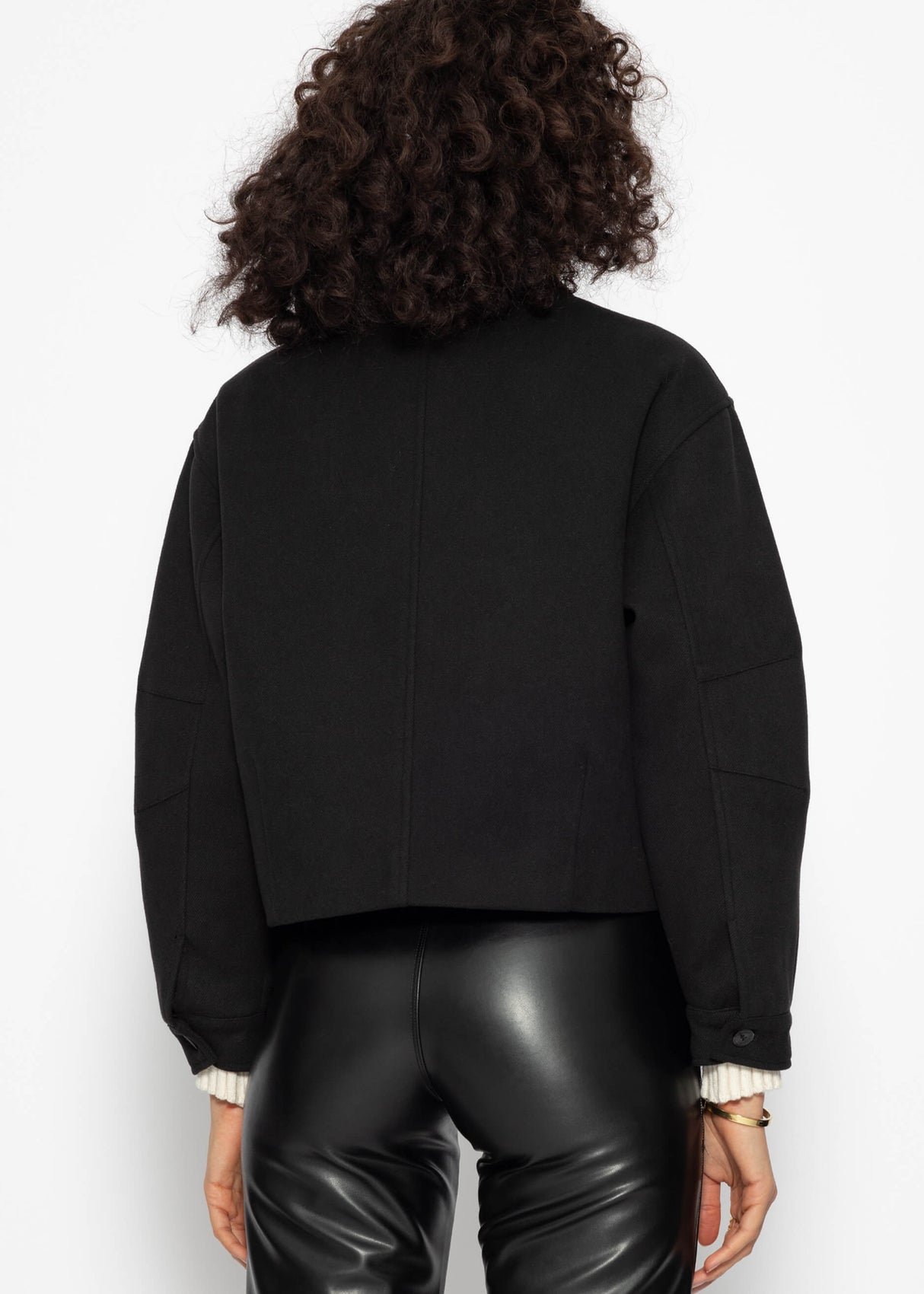 Short jacket with lining - black