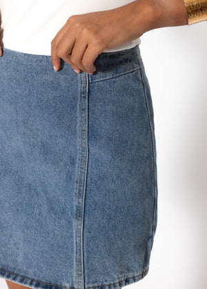 Short jeans rock with dividing seams - light blue