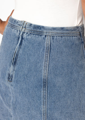 Short jeans rock with dividing seams - light blue