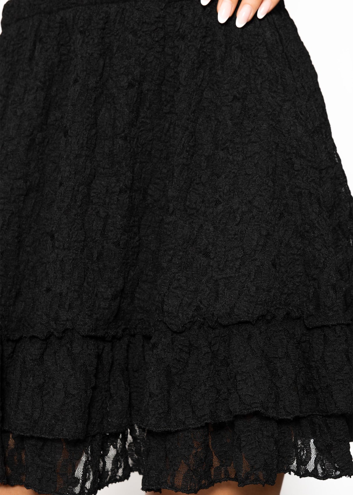 Kurzer Volant-Rock aus Spitze - schwarz