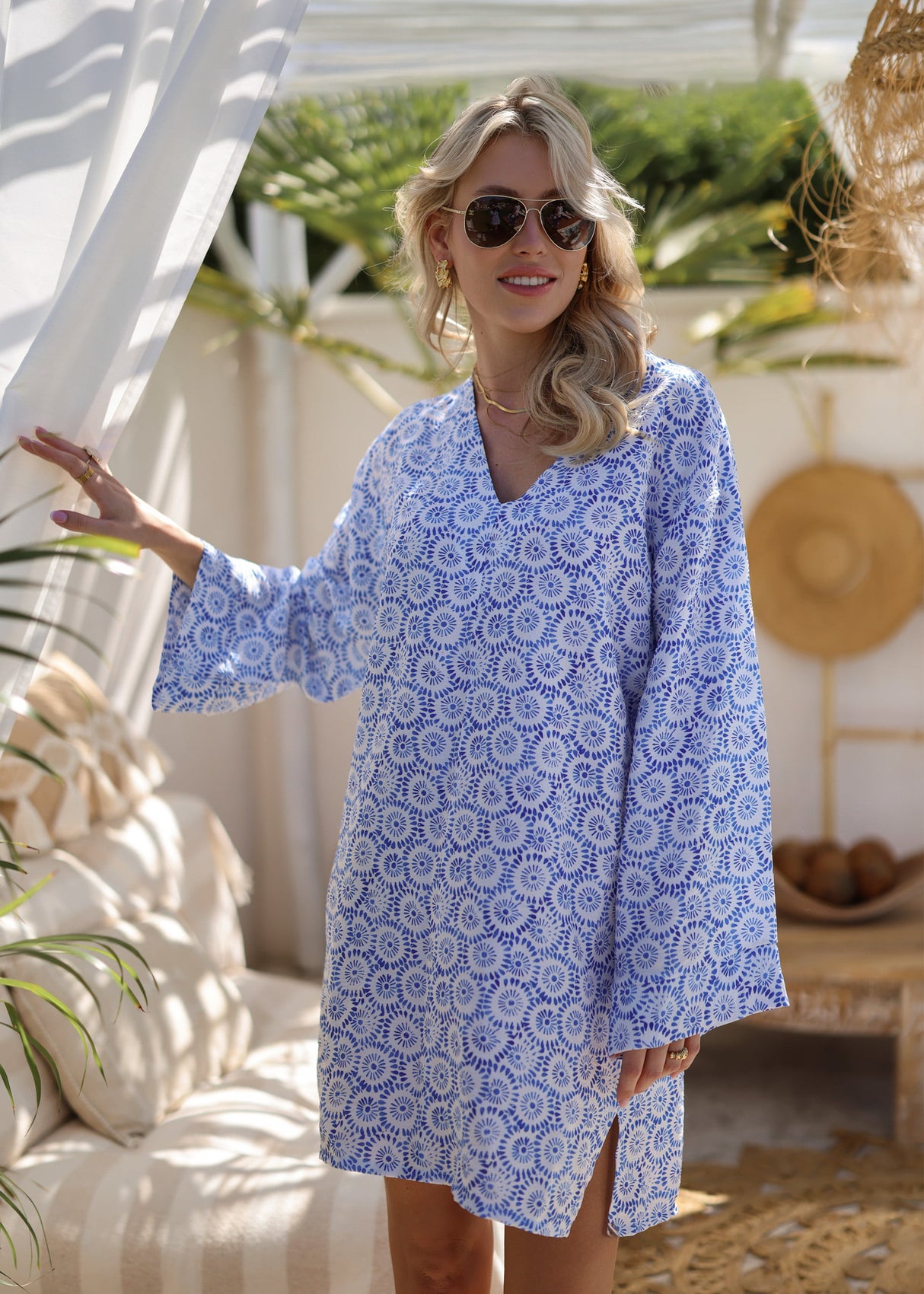 Kurzes Beachkleid mit floralem Mandala-Print - blau