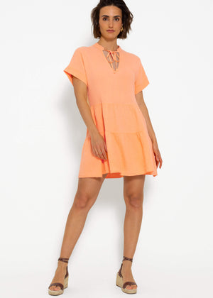 Kurzes Musselin Kleid mit Volants - peach