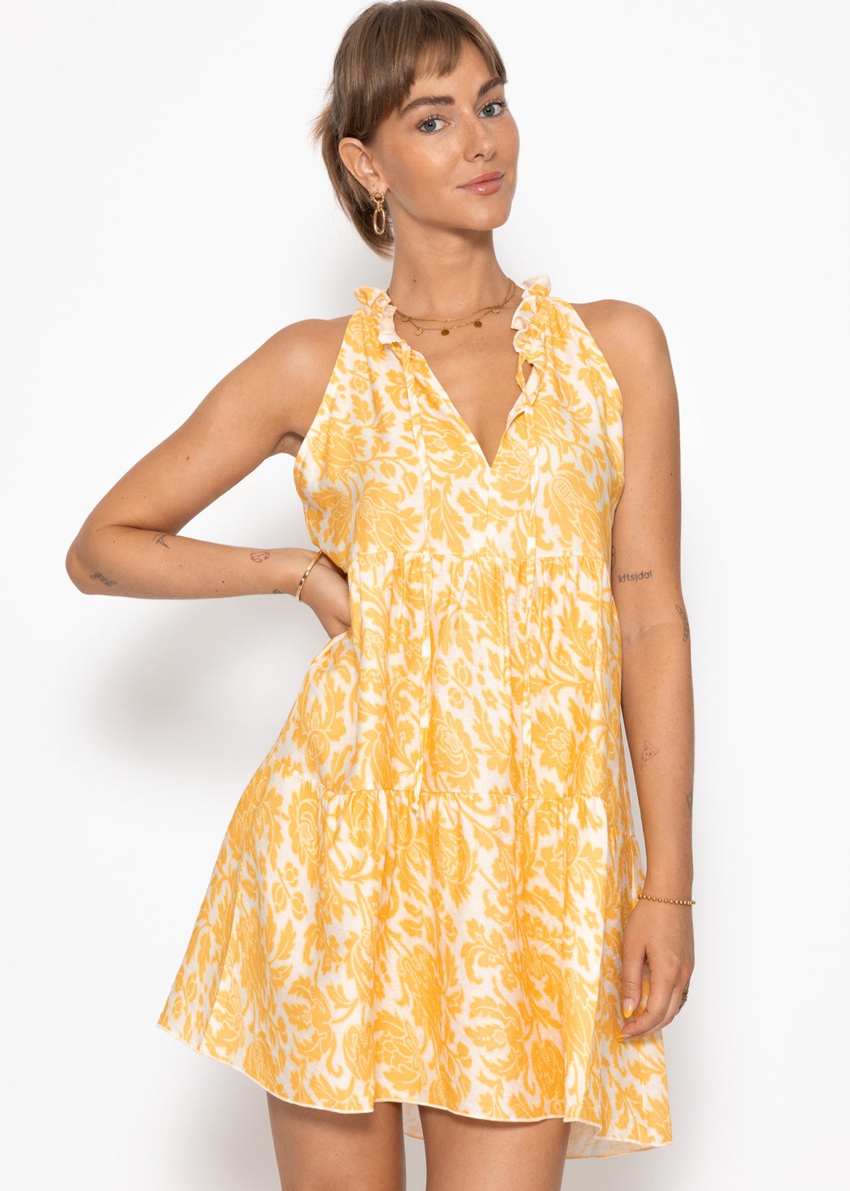Kurzes Sommerkleid mit Blumenprint - gelb