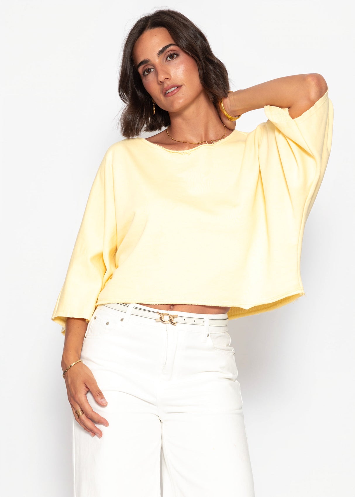Kurzes Sweatshirt mit Fledermausärmel - buttergelb