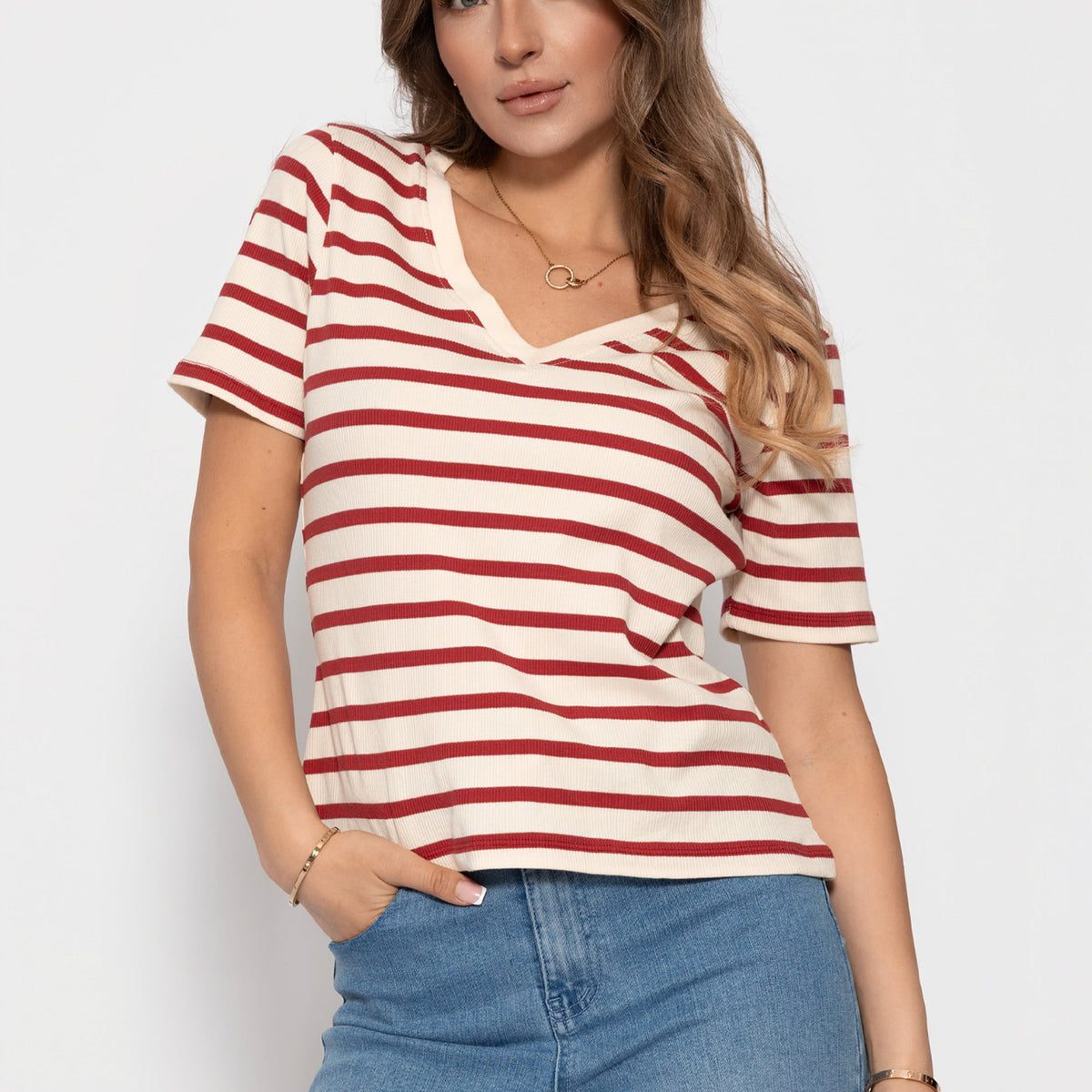 Lässiges Ripp T-Shirt mit V-Ausschnitt - rot-weiß – SASSYCLASSY