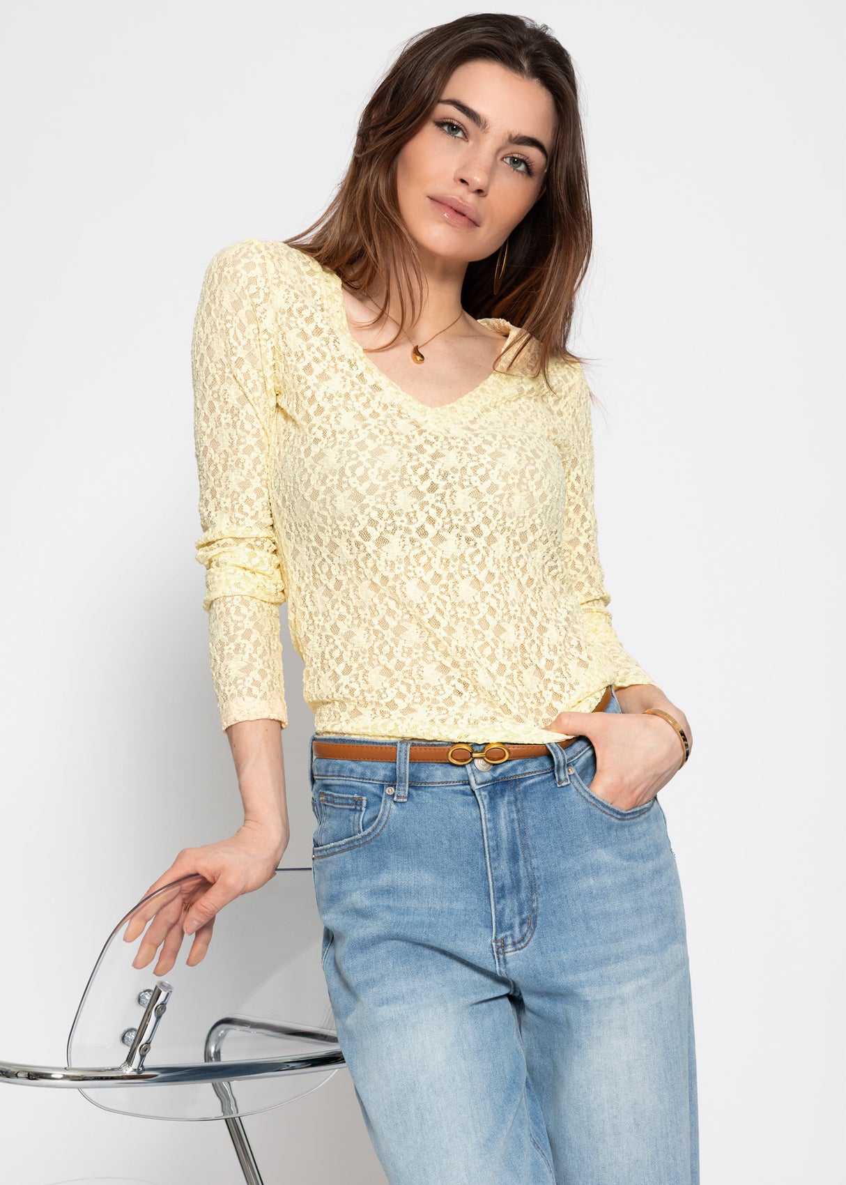 Langarm Spitzenshirt mit V-Ausschnitt - buttergelb