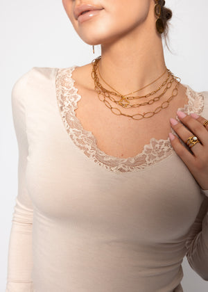 Langarmshirt mit Spitzenausschnitt - beige