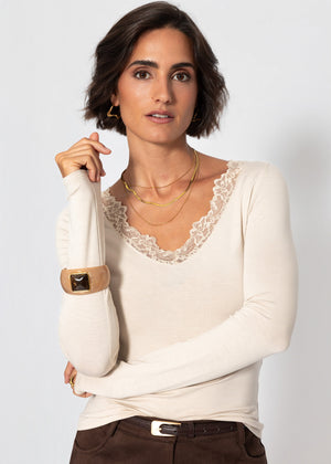 Langarmshirt mit Spitzenausschnitt - hellbeige