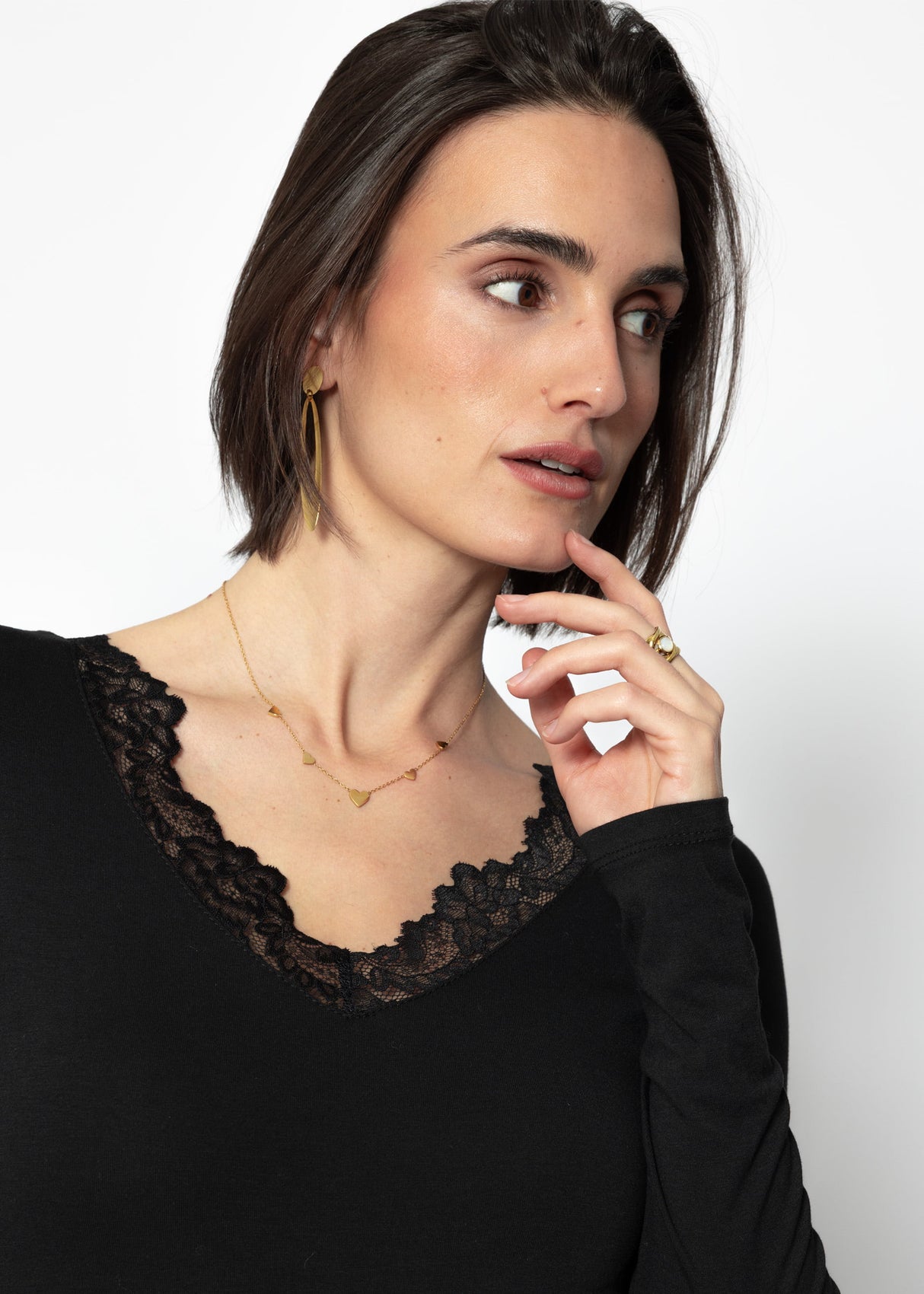 Long-sleeved shirt with lace neckline - black