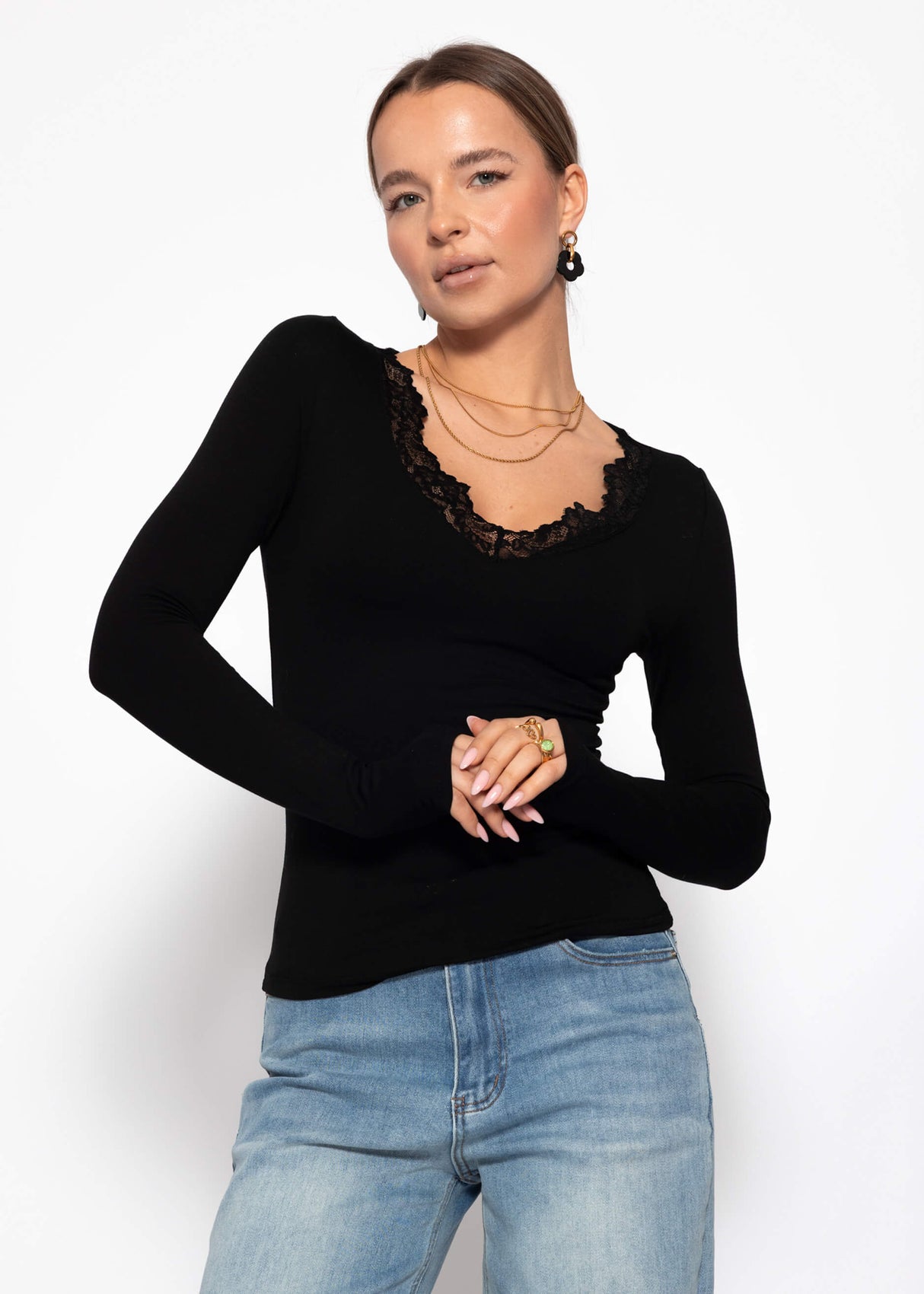 Langarmshirt mit Spitzenausschnitt - schwarz