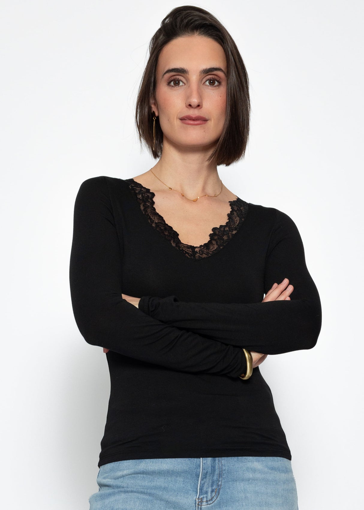 Long-sleeved shirt with lace neckline - black