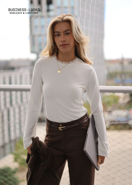 Langarmshirt mit Spitzeneinsatz  - offwhite von SASSYCLASSY
