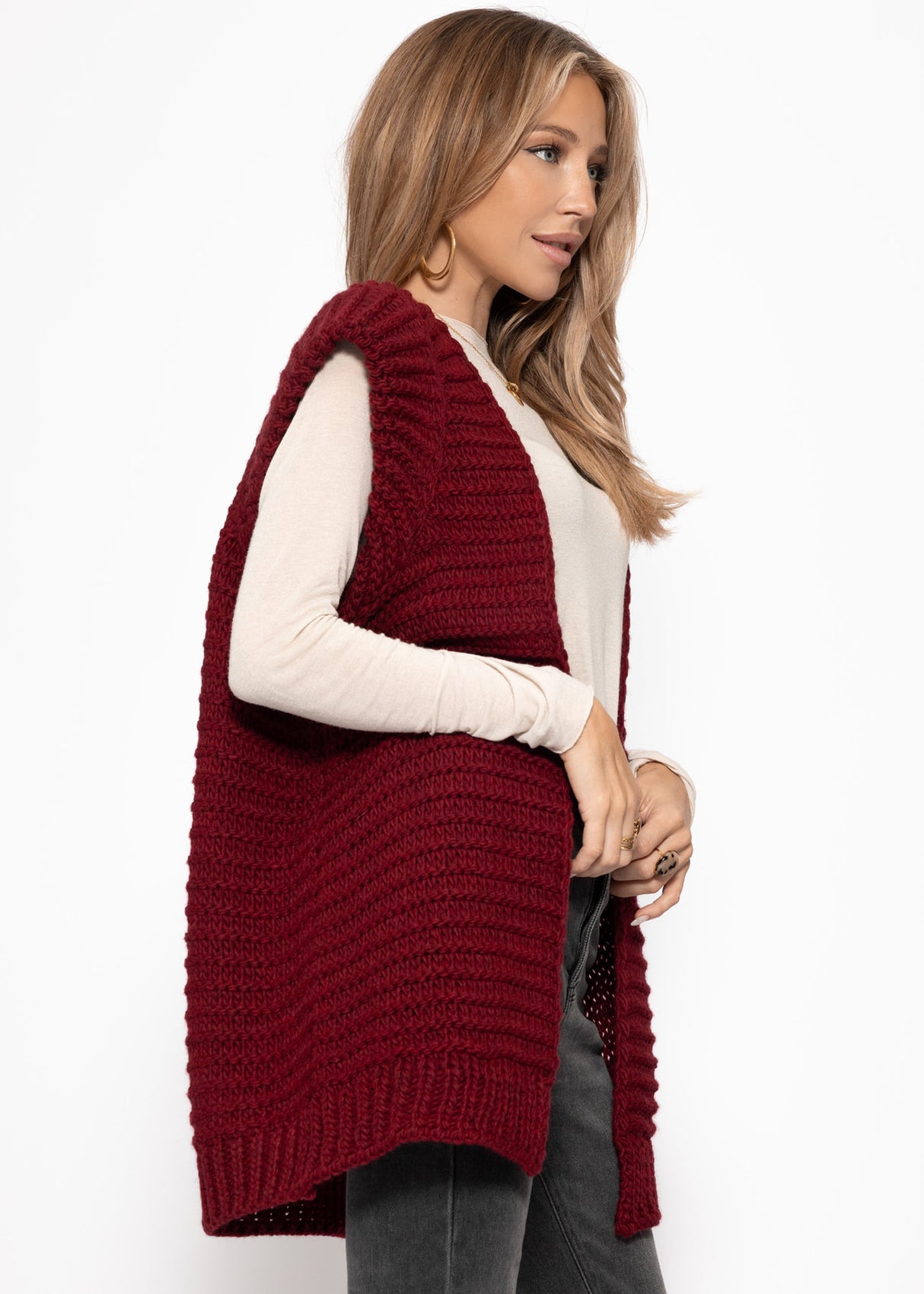 Long sleeveless knit vest with structured shoulders - burgundy