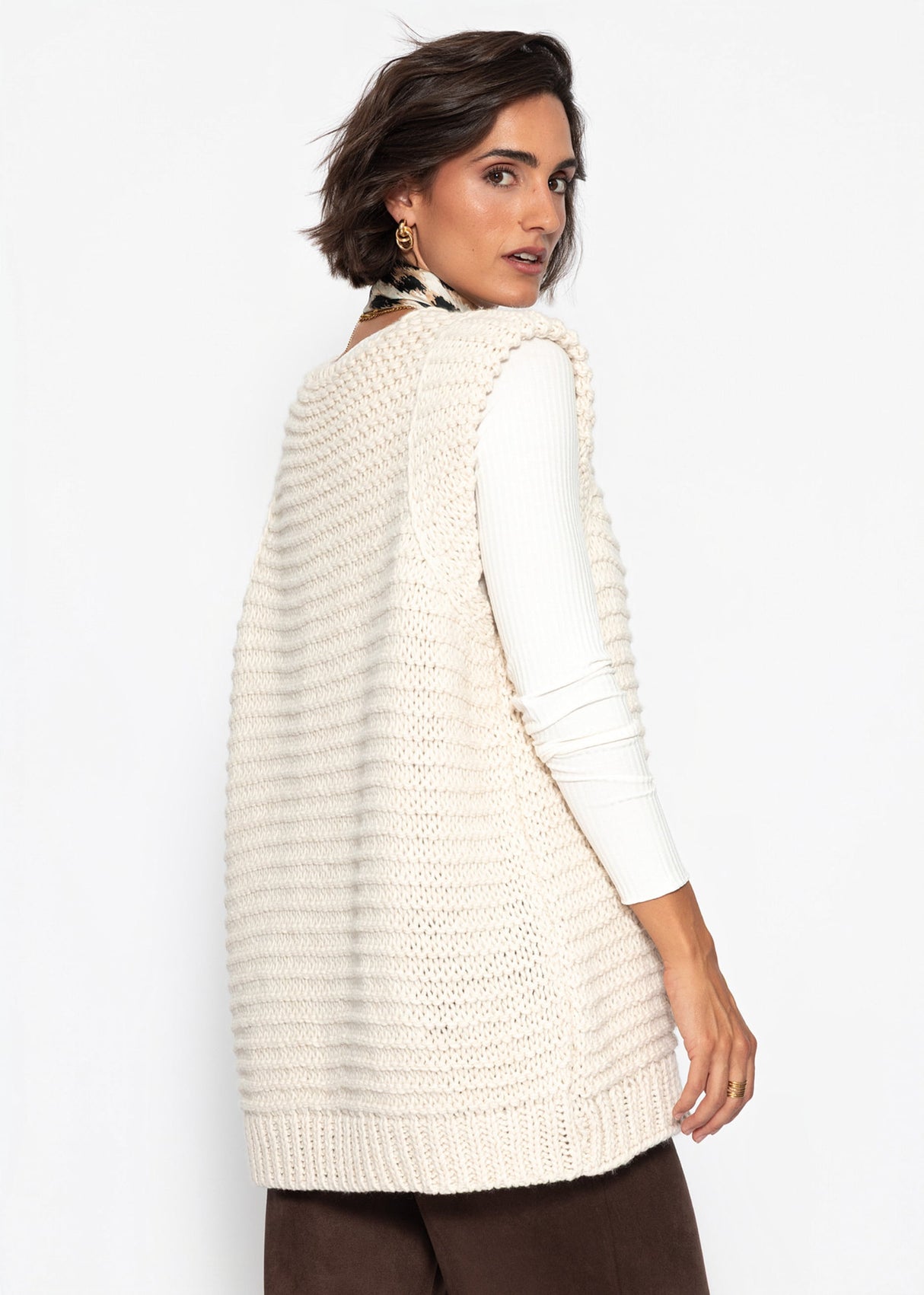 Long sleeveless knitted vest with structured shoulders - off-white