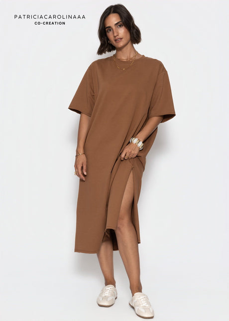 Langes Oversize T-Shirt Kleid - braun von SASSYCLASSY