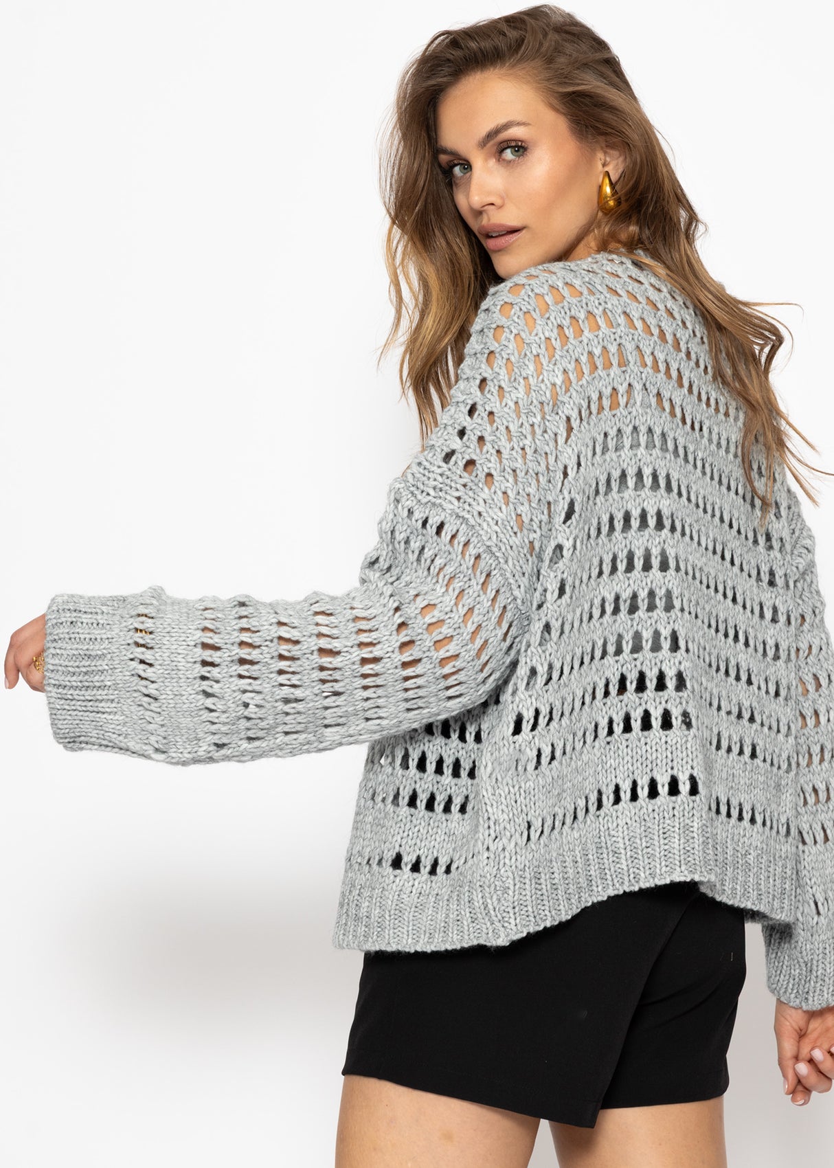 Lässige Strickjacke mit Lochstrickmuster - grau