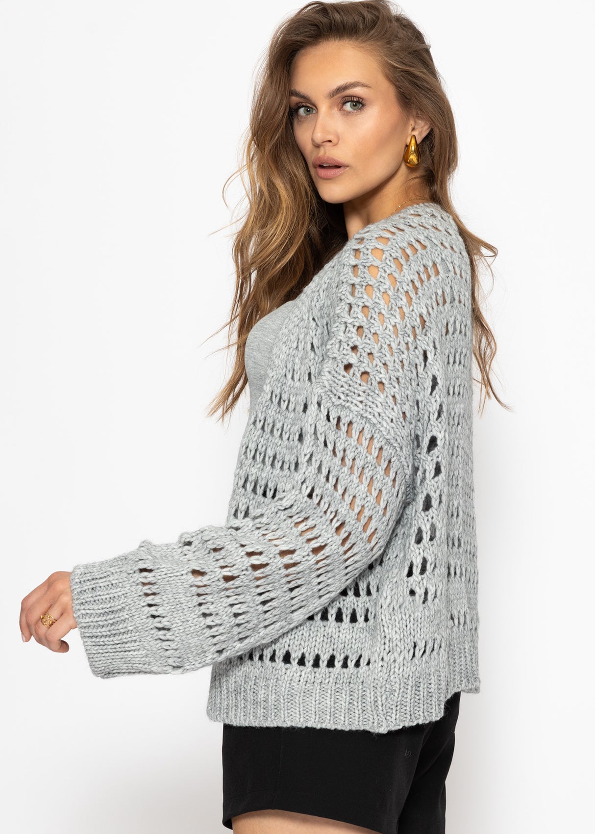 Lässige Strickjacke mit Lochstrickmuster - grau