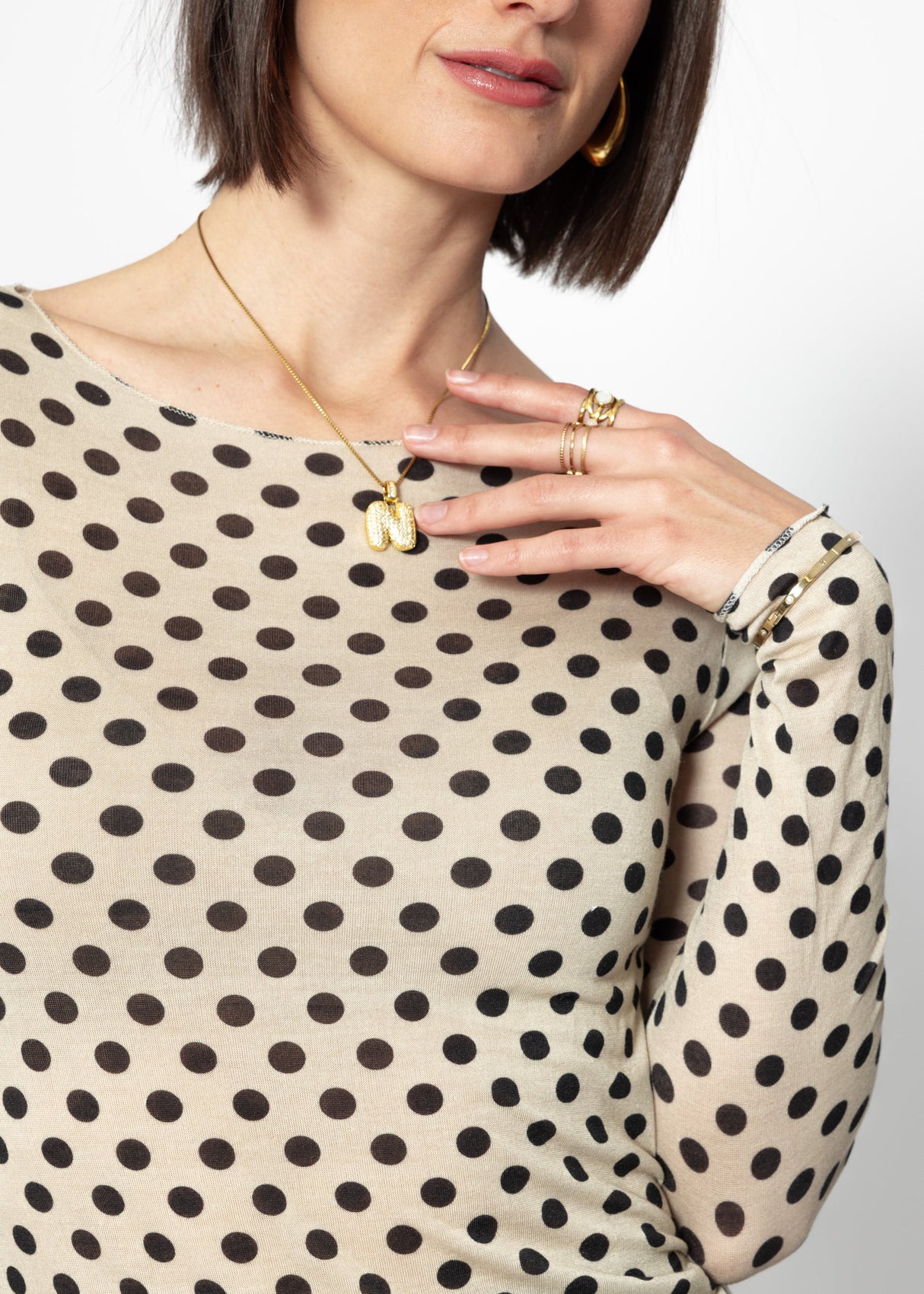 Leicht transparentes Langarmshirt mit Kaschmiranteil und Punkten - beige-schwarz