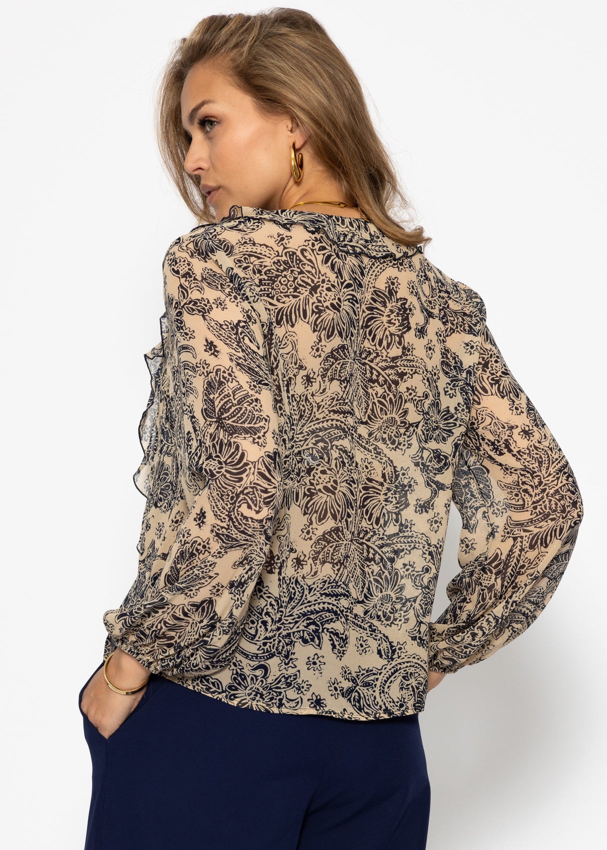 Leichte Bluse mit Rüschen - beige