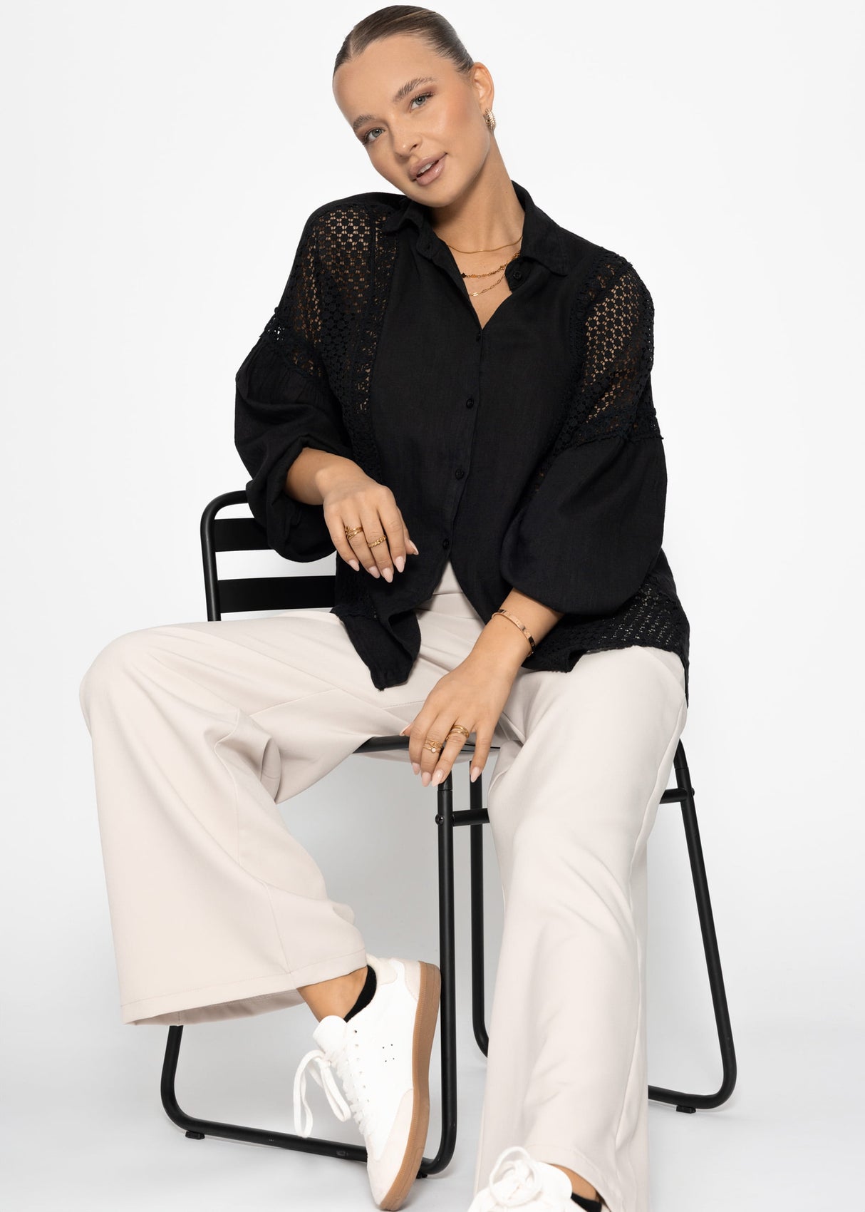 Leinen Bluse mit Spitze - schwarz