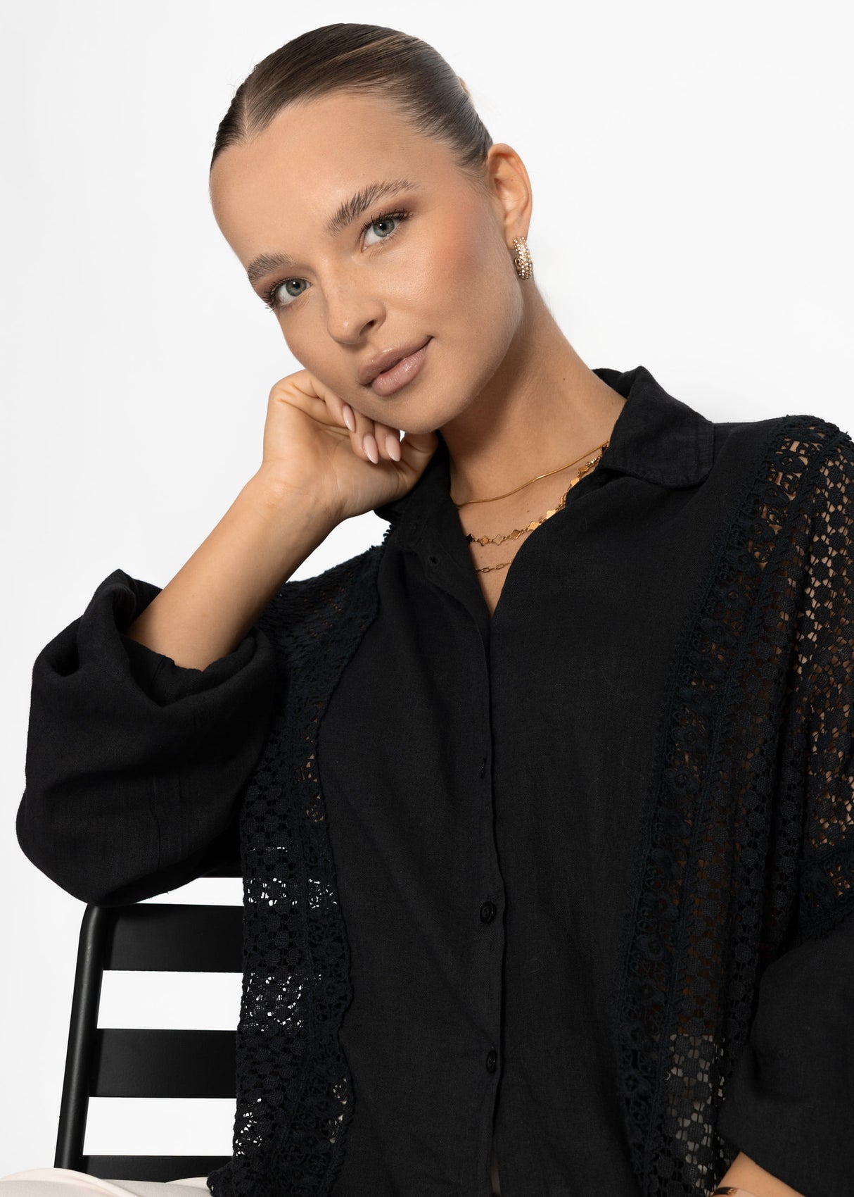 Leinen Bluse mit Spitze - schwarz