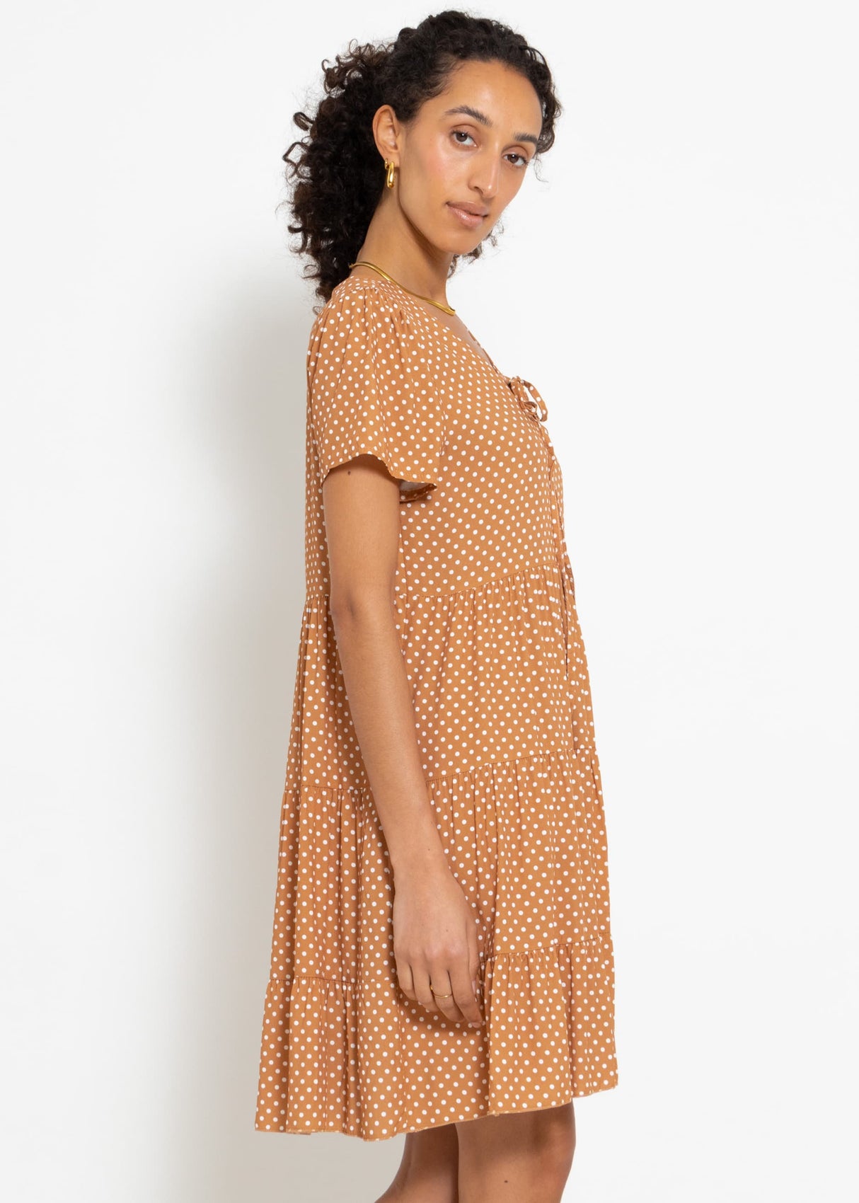 Luftiges Kleid mit Tupfen-Print - braun