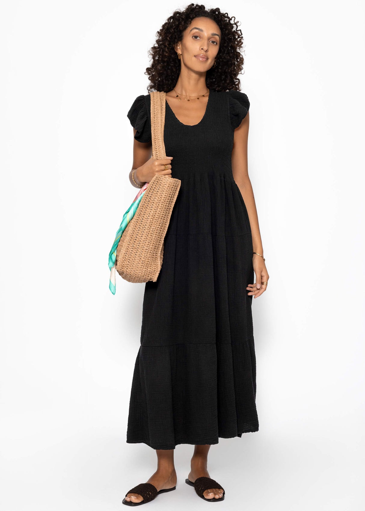 Maxi Musselin dress with ruffles and winged sleeves - black