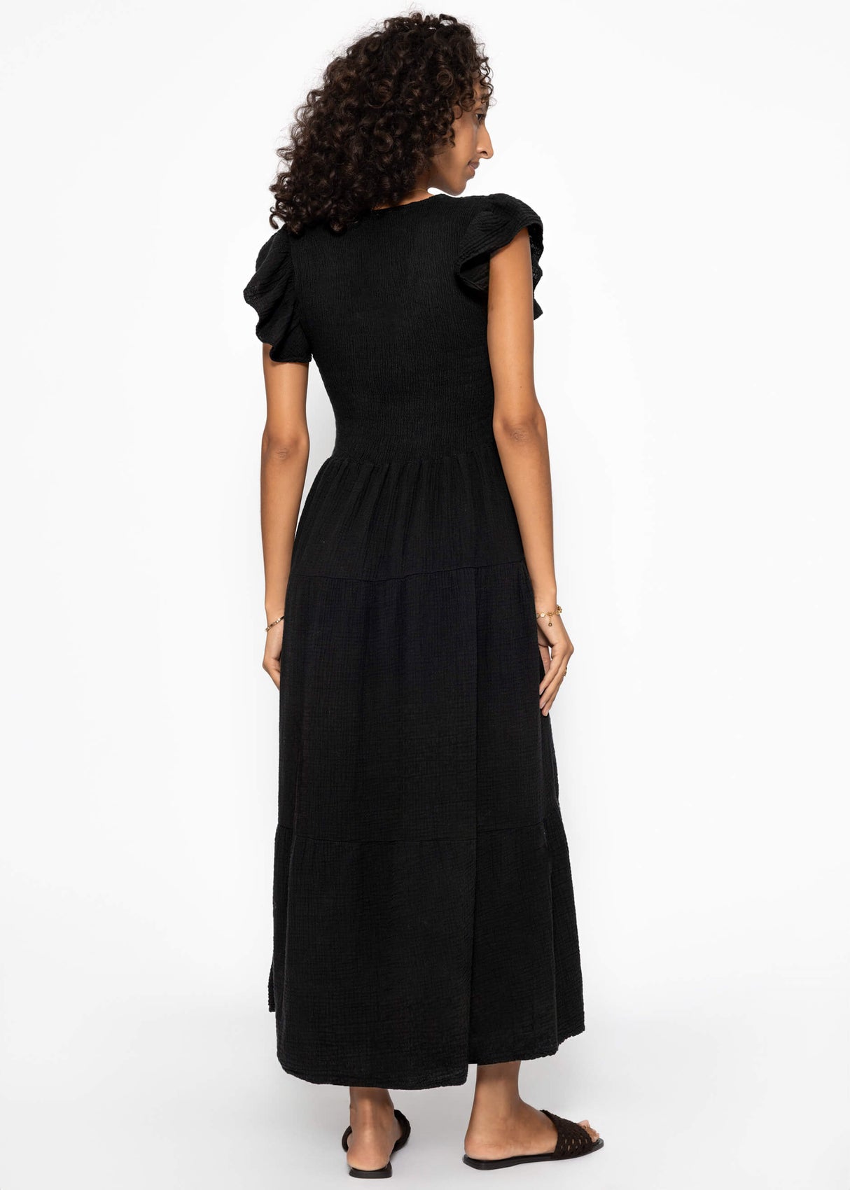 Maxi Musselin dress with ruffles and winged sleeves - black