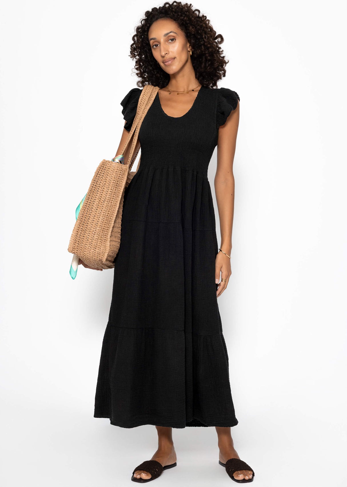Maxi Musselin dress with ruffles and winged sleeves - black