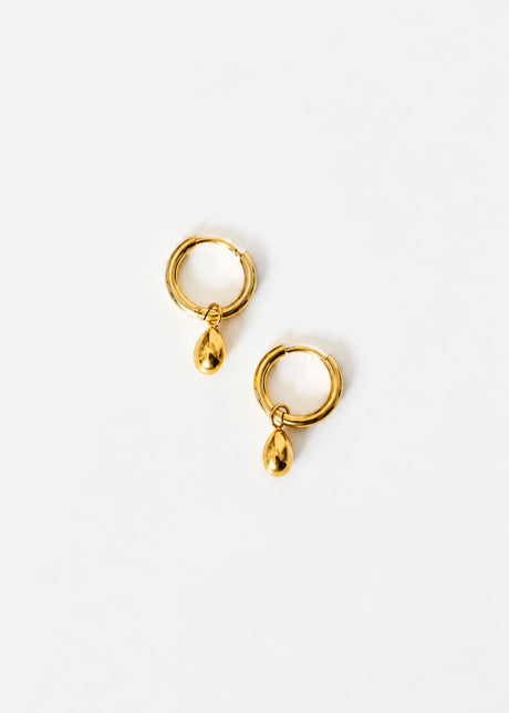 Mini Creolen mit Tropfen-Anhänger - gold von SASSYCLASSY