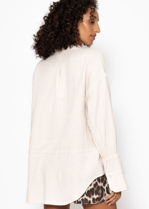 Musselin Bluse mit breiten Manschetten - hellbeige
