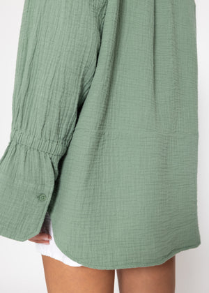 Musselin Bluse mit breiten Manschetten - salbeigrün
