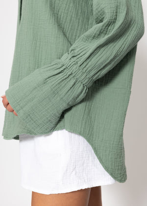 Musselin Bluse mit breiten Manschetten - salbeigrün