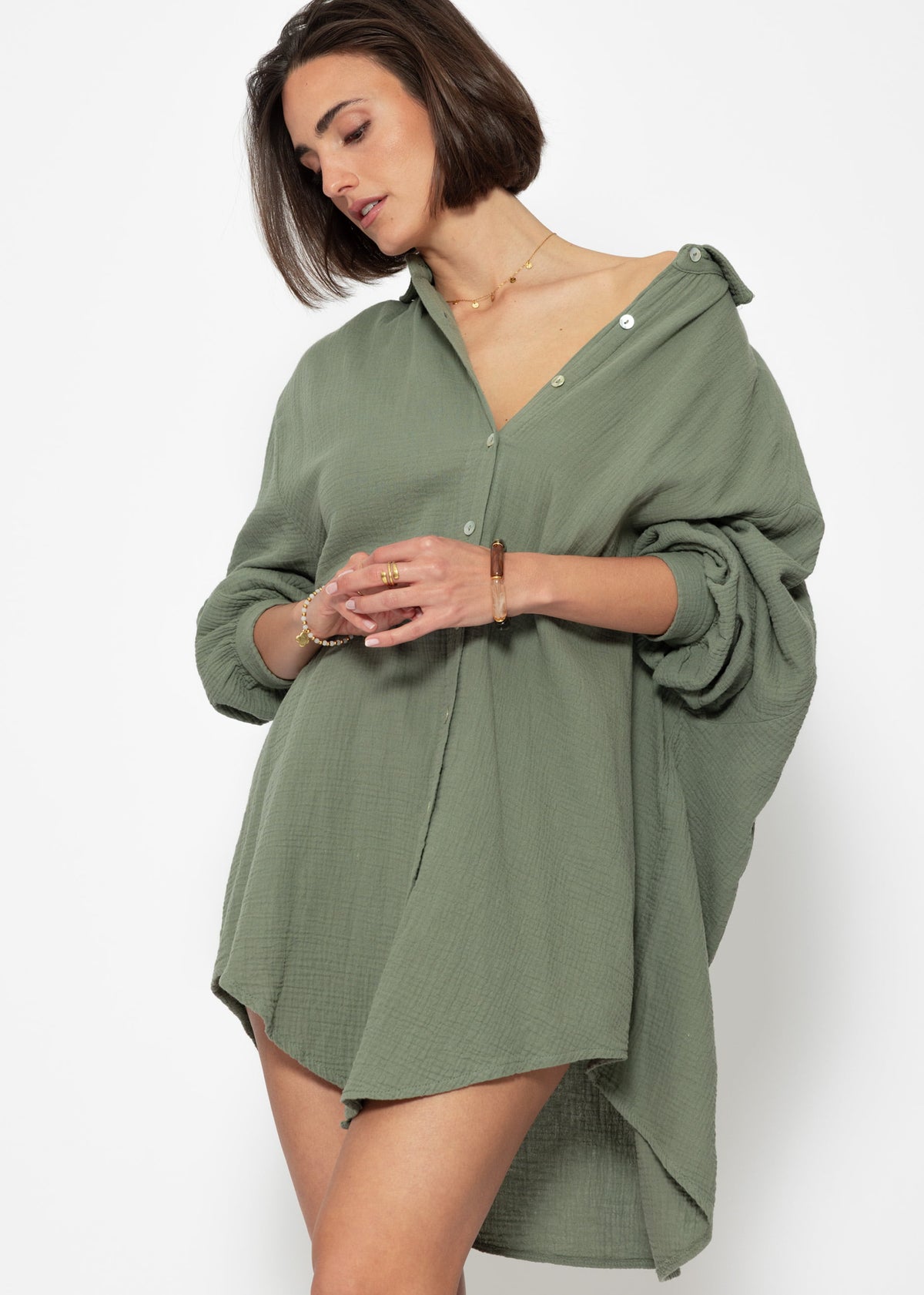 SASSYCLASSY Longbluse Oversize Musselin Bluse Damen Langarm Elegant Hemdbluse lang aus Baumwolle mit V-Ausschnitt, One Size (Gr. 36-48)