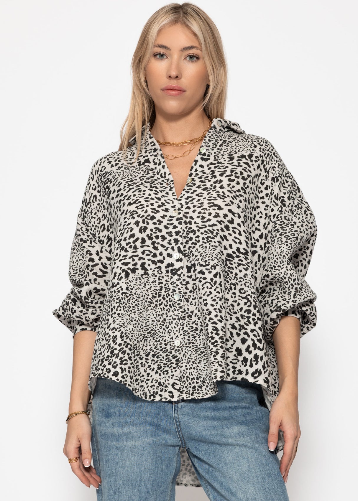 Musselin Bluse oversize, kurz, mit Leo-Print, hellbeige
