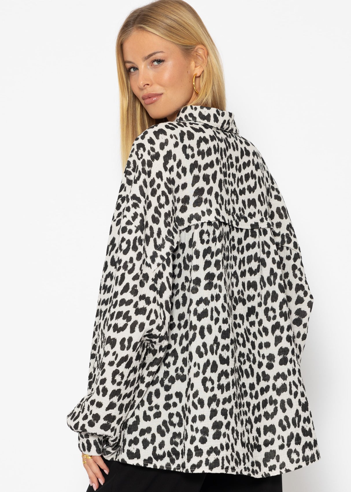 Musselin Blouse Oversize briefly with Leo -Print - OffWhite