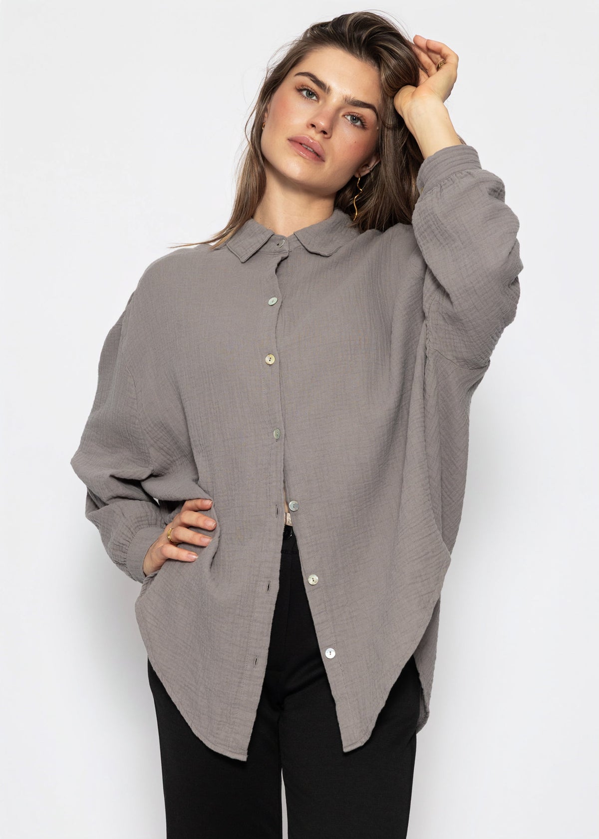 Musselin Bluse oversize, kurz - taupe