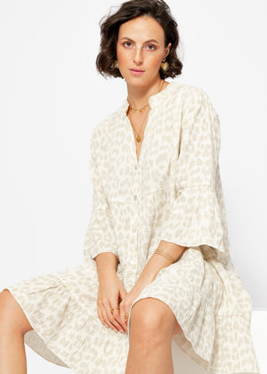 Musselin Kleid mit Leo-Print - hellbeige