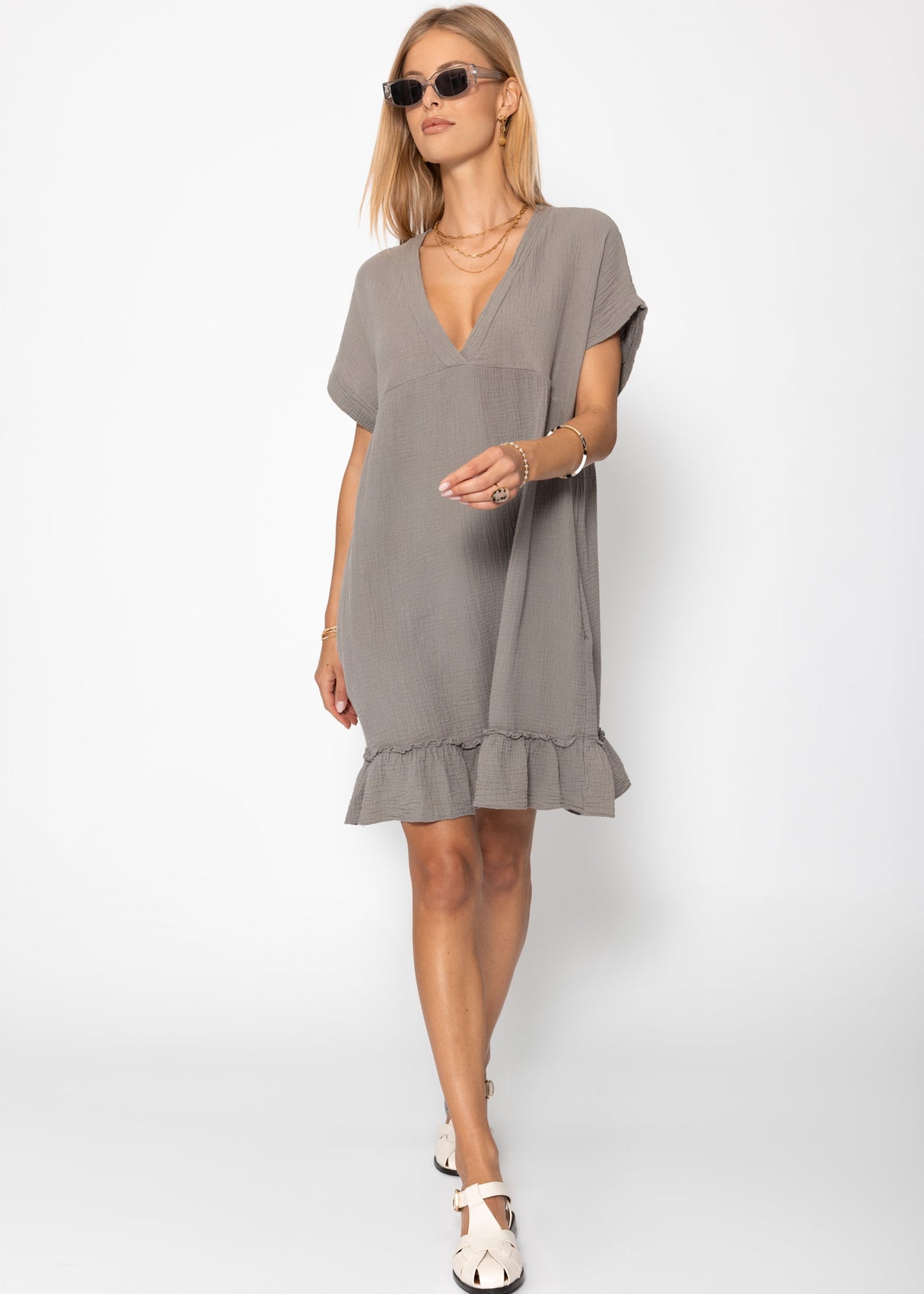 Musselin Kleid mit V-Ausschnitt - taupe