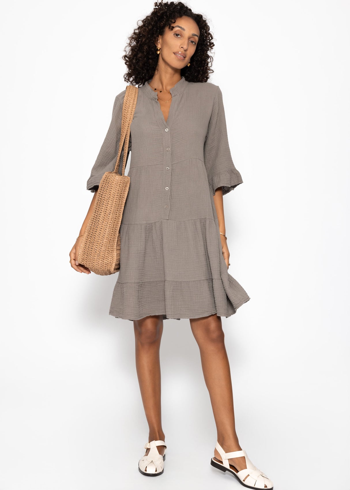 Musselin Kleid mit Volants - taupe