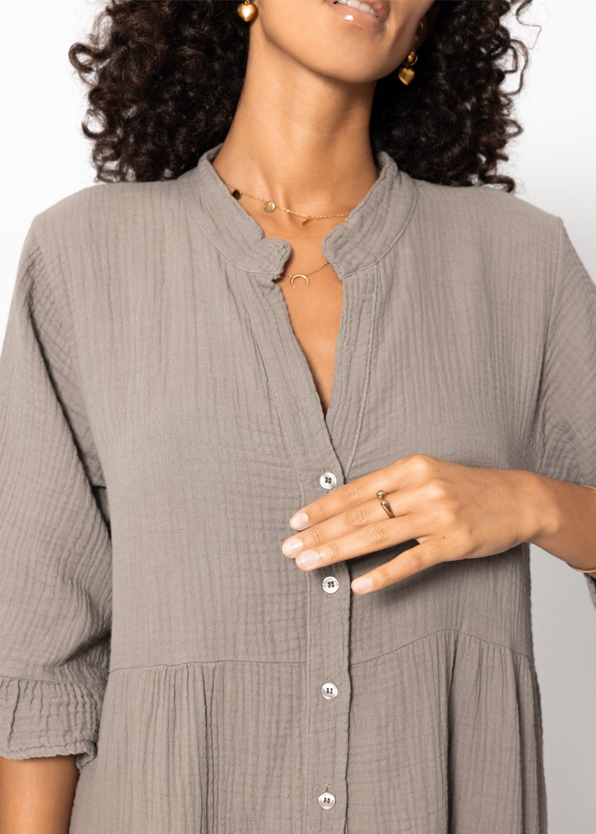 Musselin Kleid mit Volants - taupe
